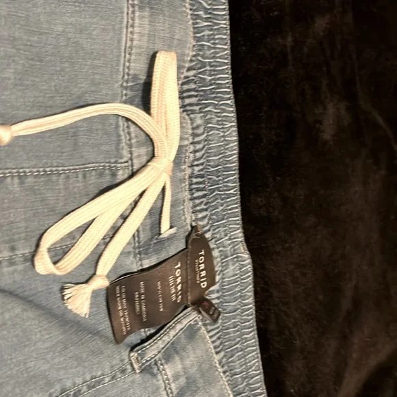 Torrid size 2 (18/20) light jean colored elastic waste pull on pants - Picture 2 of 6